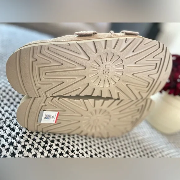 New Ugg Sand Suede GOLDENSTAR HI PLATFORM SLIDE SANDALS - Picture 8 of 11